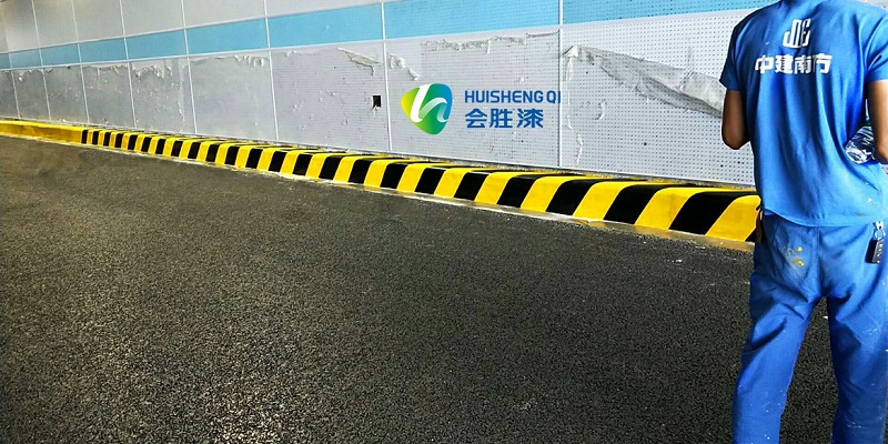 一批抵达成都的汇胜化工公路反光漆正在发光发热