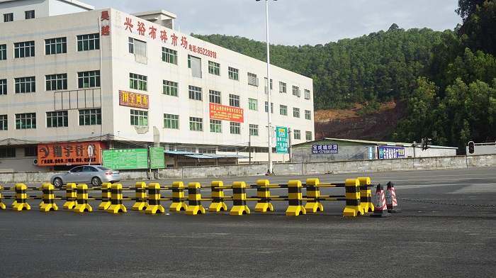 水泥隔离墩反光漆