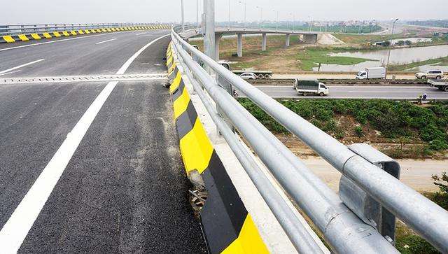 高速道路反光漆