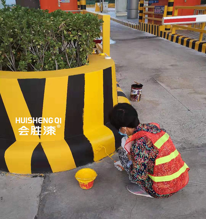 路面反光漆的表面张力强吗